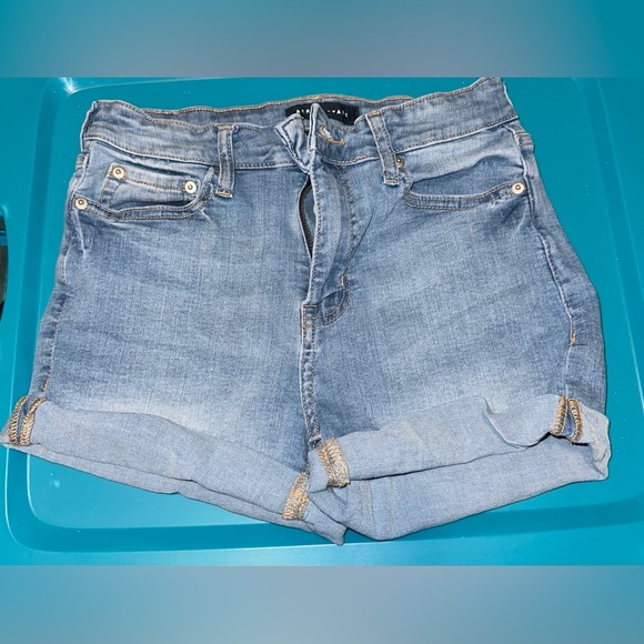 Aeropostale Seriously Stretchy High-Rise Curvy Midi Shorts size 2 - Picture 3 of 4